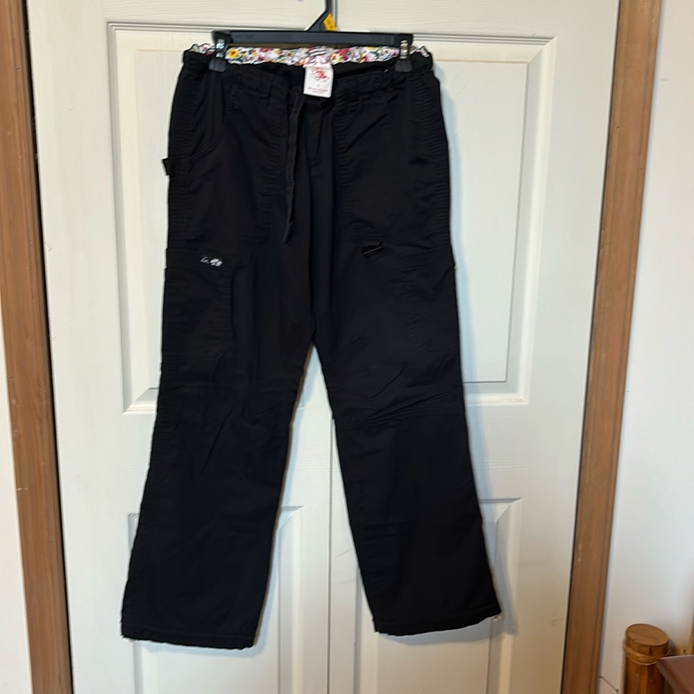 Koi Lindsey scrub pant in size small